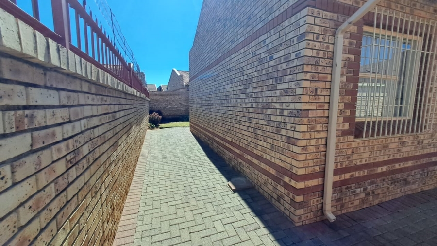 2 Bedroom Property for Sale in Uitsig Free State